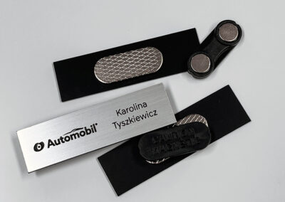 identyfikatory z magnesem automobil